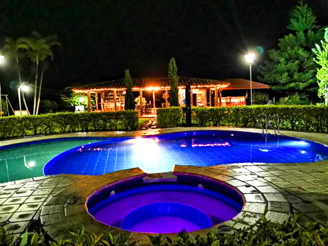 piscina y jacuzzi Estancia Villa Gloria